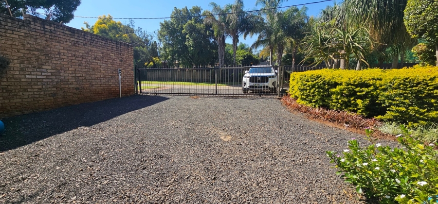 6 Bedroom Property for Sale in Schoemansville North West